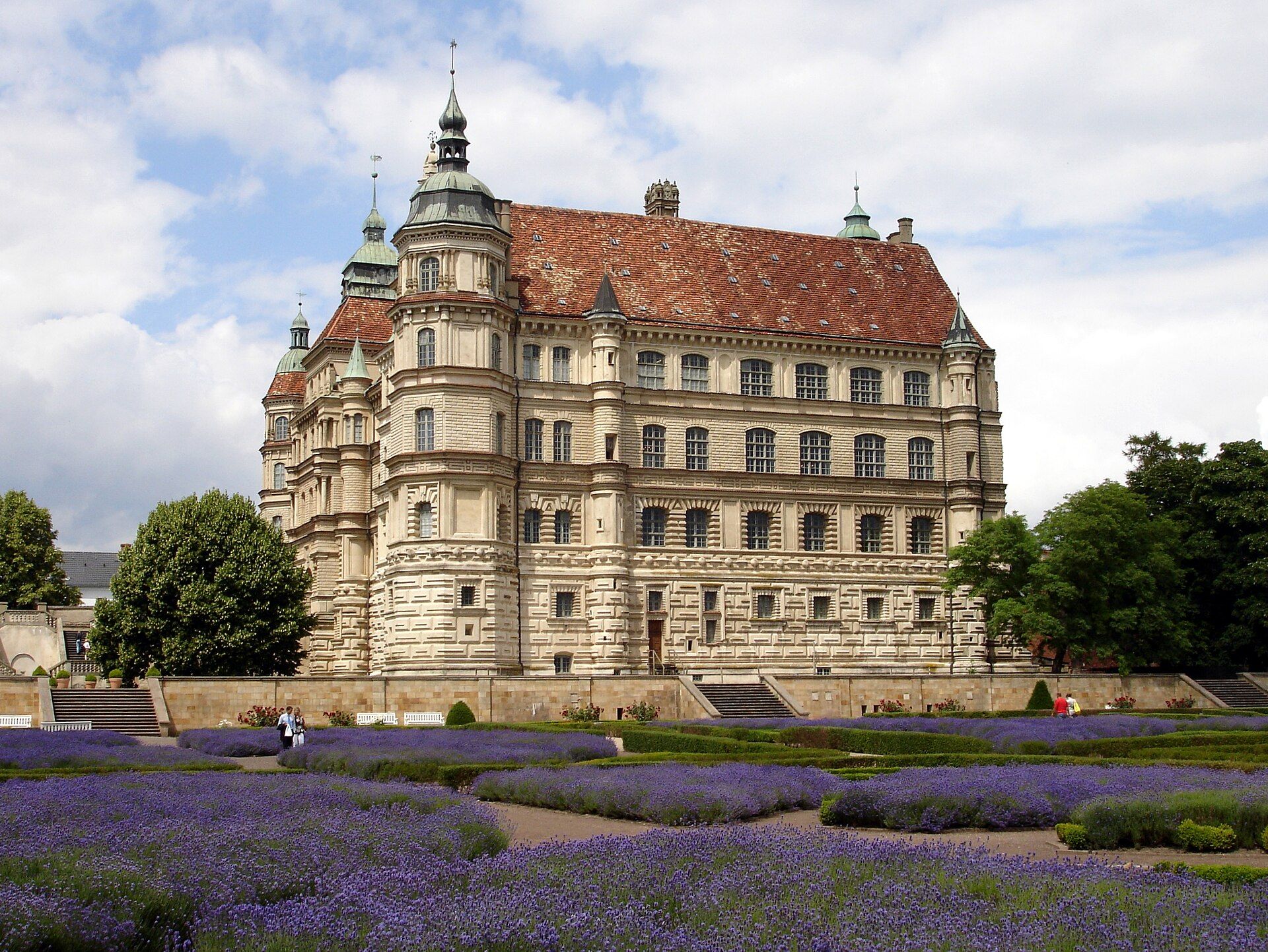 Schloss Güstrow mit Schlossgarten